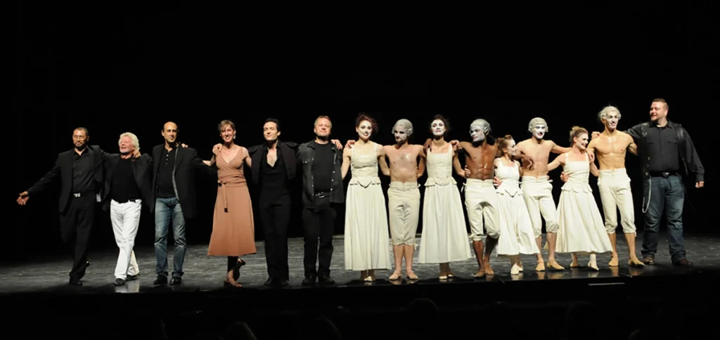Lucky Seven Gauthier Dance Theater Haus Stuttgart Team Gruppenbild mit Stefan Theurer